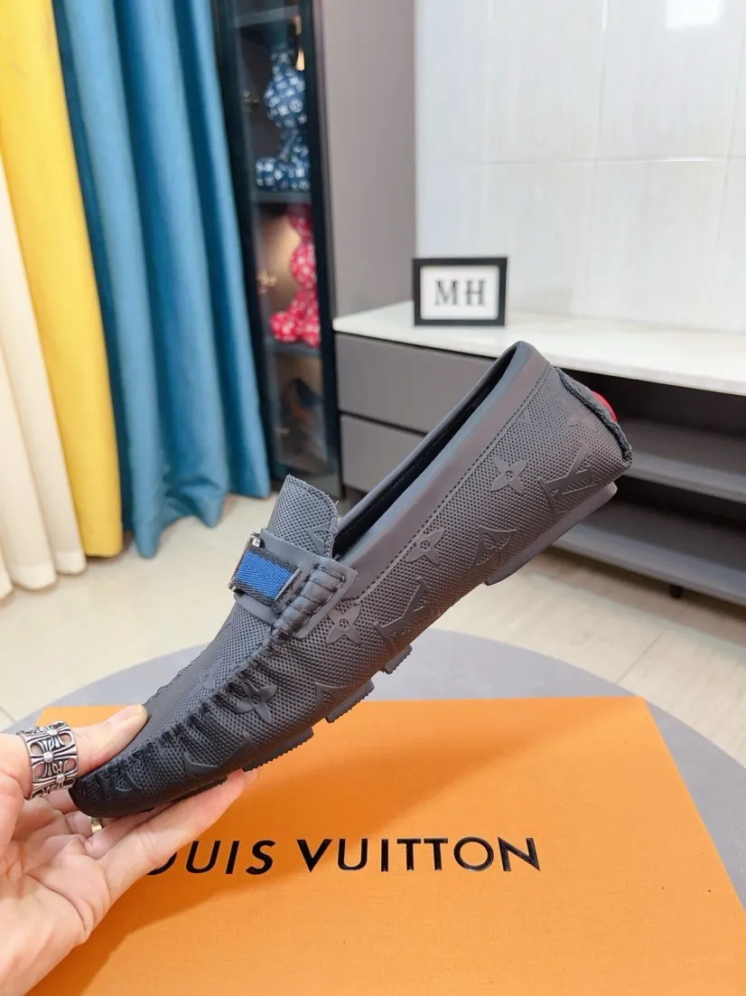 Men's men's shoes💰400🌹🌹[LV Louis Vuitton] New men's beanie shoes💝💝.. Top-grade imported cowhide embossed➕Comfortable leather lining. It is extremely skin-friendly and comfortable, feels very delicate, and the shape is very correct! Perfectly reflects the three-dimensional sense, code number: 38-44